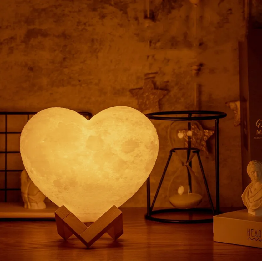 Beautiful Romantic 3D LED Moon Heart Lamp 16 Colours Dimmable LED Moon Night Light Rechargeable